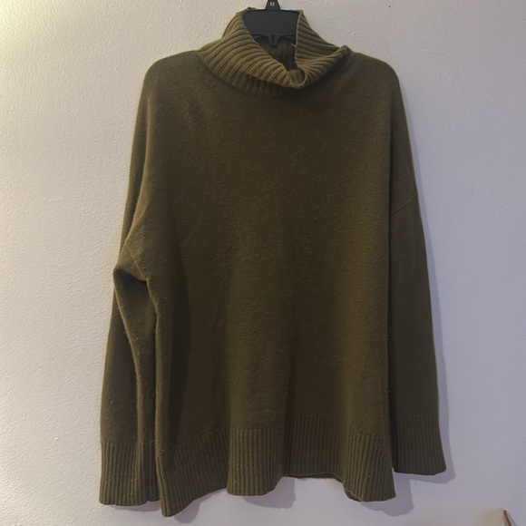 Lafayette 148 New York Turtleneck Sweater in Green Knit - PRELOVED - Picture 4 of 17